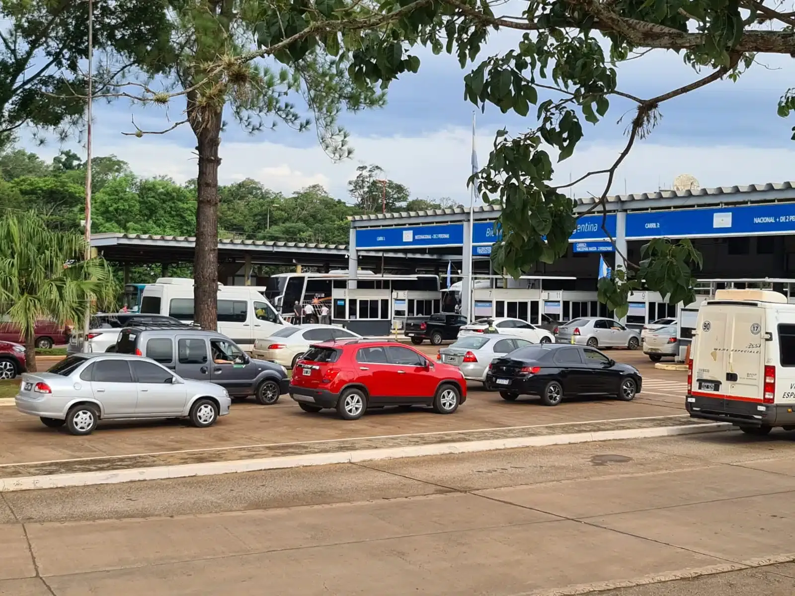 VIP border crossing service between Brazil and Argentina in Iguazu