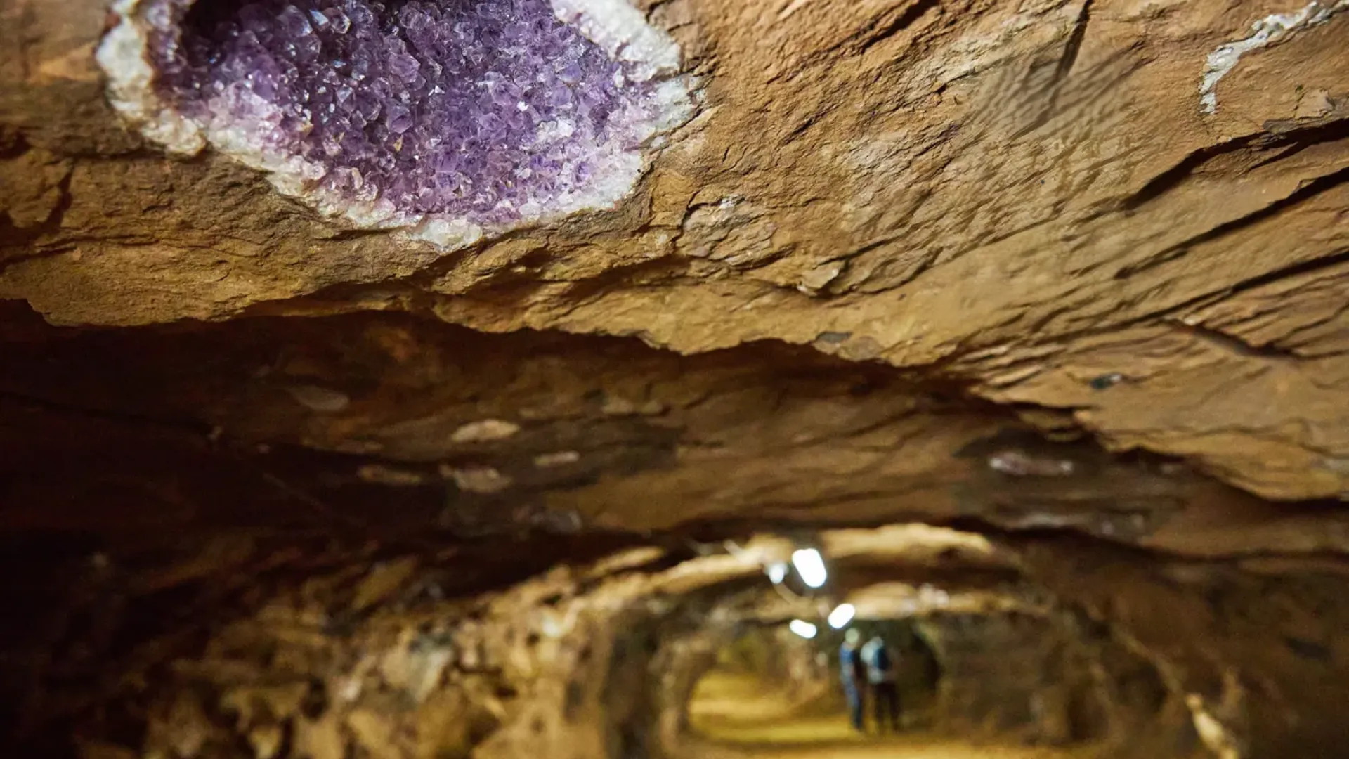 Wanda Mines semi-precious gemstones extraction